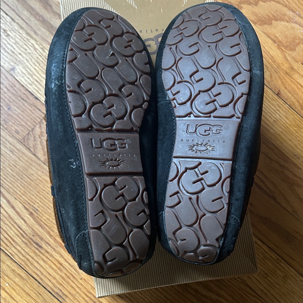 UGG Dakota💕Black Moccasin Slippers 💕Sz 9 with Tan Laces - Picture 8 of 10
